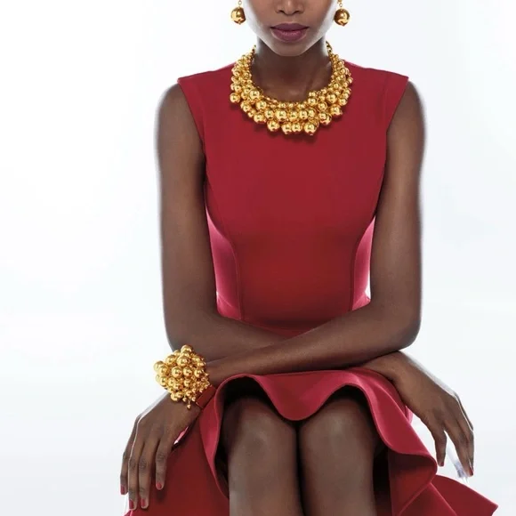 Oscar de La Renta, runway Elegant Gold Beaded Bracelet. - Picture 9 of 14